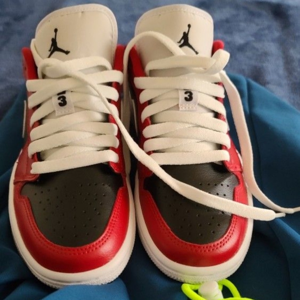 Womens Air Jordan 1 Size 5
